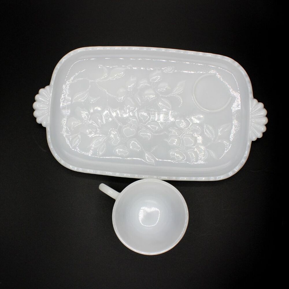 Vintage 1930s Hazel Atlas Dogwood Pattern Milk Glass Luncheon Plate & Cup Set - Picture 5 of 8
